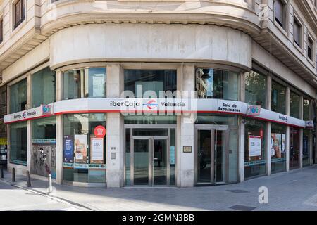 VALENCIA, SPANIEN - 16. SEPTEMBER 2021: Ibercaja ist eine spanische Bank mit Sitz in Zaragoza Stockfoto