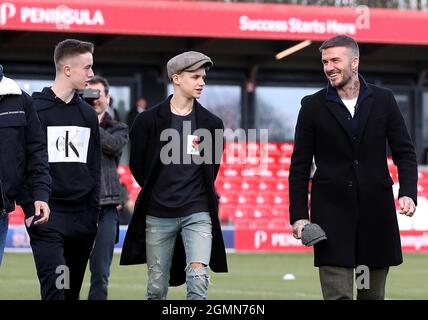 Aktenfoto vom 16-02-2019 von Harvey Neville, Romeo Beckham und David Beckham (links-rechts). Ausgabedatum: Montag, 20. September 2021. Stockfoto