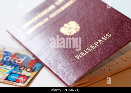 Reisepass von Österreich, Republik Oesterreich, mit Kreditkarte, Österreich Stockfoto