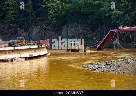 Hochwasserkatastrophe 2021 Ahrtal, Ahrtal, zerstörte Brücke über die Ahr, Deutschland, Rheinland-Pfalz, Eifel, Mayschoss Stockfoto