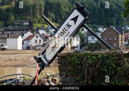 Hochwasserkatastrophe 2021 Ahrtal, Ahrtal, zerstörtes Restaurantschild S. Nepomuk, Deutschland, Rheinland-Pfalz, Eifel, Weinort Rech Stockfoto