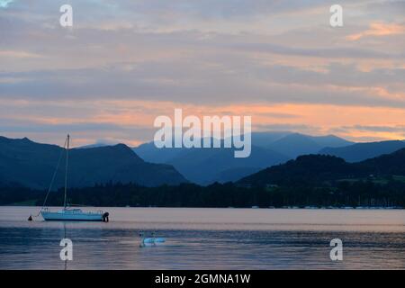 Sonnenuntergang über dem Lake Ullswater im Lake District Stockfoto