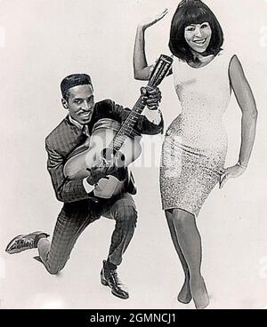 IKE & TINA TURNER Werbefoto des amerikanischen Musikduos für Ehemann und Ehefrau um 1965 Stockfoto