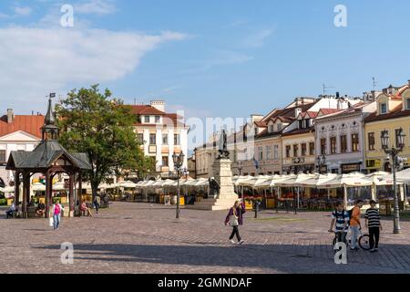 Rzeszow, Polen - 14. September 2021: Blick auf den Marktplatz in der historischen Altstadt von Rzeszow Stockfoto