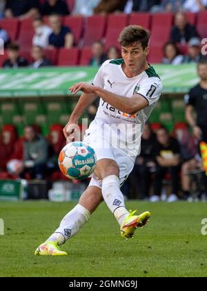 Joe SCALLY (# 29, MG). Fußball, FC Augsburg - Borussia Mvšnchengladbach 1: 0, Fußball-Bundesliga, 5. Spieltag, Saison 2021-2022, am 18. September, 2021 in Augsburg, WWKARENA, Deutschland. Die DFL-Vorschriften verbieten die Verwendung von Fotos als Bildsequenzen und/oder quasi-Video. ¬ Stockfoto