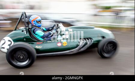 Goodwood, Großbritannien. September 2021. Barry Wood fährt einen Cooper Bristol MK1 T20 bei der Richmond Trophy beim Goodwood Revival Festival auf dem Goodwood Circuit, Sussex, Großbritannien, am 19. September 2021. Foto von Phil Hutchinson. Nur zur redaktionellen Verwendung, Lizenz für kommerzielle Nutzung erforderlich. Keine Verwendung bei Wetten, Spielen oder Veröffentlichungen einzelner Clubs/Vereine/Spieler. Kredit: UK Sports Pics Ltd/Alamy Live Nachrichten Stockfoto