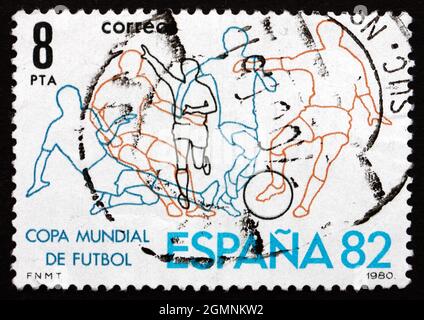 SPANIEN - UM 1980: Eine in Spanien gedruckte Marke zeigt Fußballspieler, Fußball-WM 1982, Spanien, um 1980 Stockfoto