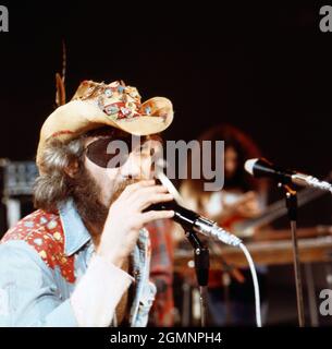 Ray Sawyer, Sänger von Dr. Hook and The Medicine Show, amerikanische Pop-Country-Rockband, bei einem Fernsehauftritt in Deutschland, um 1974. Stockfoto