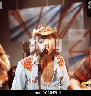 Ray Sawyer, Sänger von Dr. Hook and The Medicine Show, amerikanische Pop-Country-Rockband, bei einem Fernsehauftritt in Deutschland, um 1974. Stockfoto