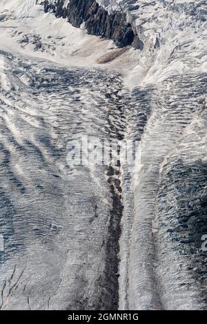 Detail des Eisfalles am Gornergletscher vom Gornergrat aus gesehen, einem felsigen Kamm der Pennine Alps südöstlich von Zermatt, Wallis, Schweiz Stockfoto