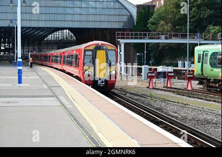 Eine Lokomotive der Baureihe 387 am Bahnhof Brighton. Stockfoto