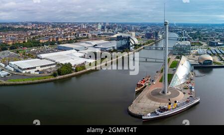 Glasgow, Schottland, Großbritannien. September 2021. Luftaufnahmen des Standorts der internationalen Klimakonferenz COP26 und des Gipfels, die im November 2021 in Glasgow stattfinden wird. Der Standort liegt am Fluss Clyde am Scottish Event Campus und es werden große temporäre Strukturen errichtet, in denen Zehntausende von Delegierten, Staatsoberhäuptern und Journalisten untergebracht sind, die an der zweiwöchigen Veranstaltung teilnehmen werden. Iain Masterton/Alamy Live News. Stockfoto