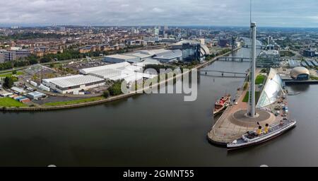 Glasgow, Schottland, Großbritannien. September 2021. Luftaufnahmen des Standorts der internationalen Klimakonferenz COP26 und des Gipfels, die im November 2021 in Glasgow stattfinden wird. Der Standort liegt am Fluss Clyde am Scottish Event Campus und es werden große temporäre Strukturen errichtet, in denen Zehntausende von Delegierten, Staatsoberhäuptern und Journalisten untergebracht sind, die an der zweiwöchigen Veranstaltung teilnehmen werden. Iain Masterton/Alamy Live News. Stockfoto