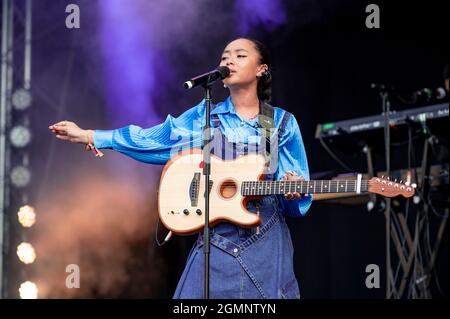 Glasgow, Großbritannien. September 2021. Die Sängerin Sarah Faith Griffiths, professionell bekannt als Griff, tritt auf der King tut's Stage bei Glasgow auf Stockfoto