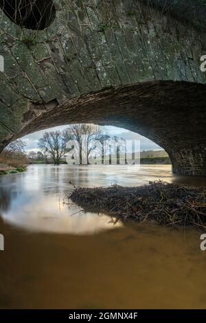 Pant-y-goitre Brücke über den Fluss Usk bei Llanvihangel Gobion, in der Nähe von Abergavenny. Stockfoto