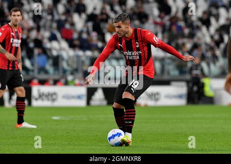 Theo Hernandez vom AC Mailand in Aktion während des Spiels der Serie A 2021/22 zwischen dem FC Juventus und dem AC Mailand im Allianz Stadium am 19. September 2021 in Turin, Italien Stockfoto