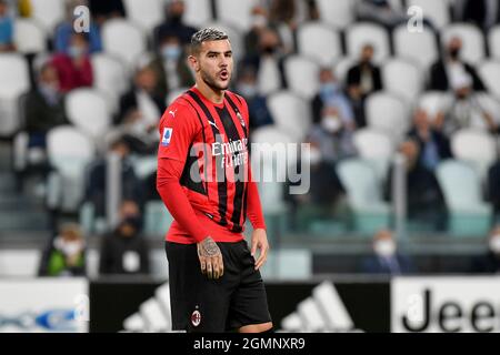 Theo Hernandez vom AC Mailand in Aktion während des Spiels der Serie A 2021/22 zwischen dem FC Juventus und dem AC Mailand im Allianz Stadium am 19. September 2021 in Turin, Italien Stockfoto