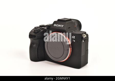 Delhi, indien - 7. September 2020: Sony Kameragehäuse auf weißem Hintergrund Stockfoto