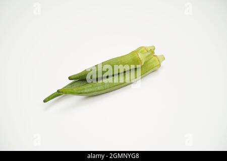 Okra isoliert auf weißem Hintergrund Stockfoto