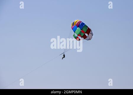Para Segeln vor der Küste in Adria, Kroatien Stockfoto