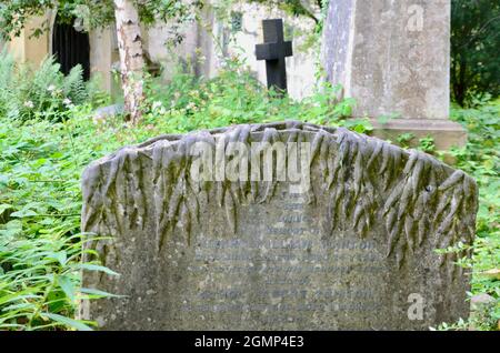 Blatt wie Schnitzwerk auf Grabstein highgate Friedhof West N6 Nord london england UK Stockfoto