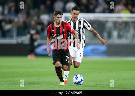 Turin, Italien. 19. September 2021. Brahim Diaz von AC Mailand und Paulo Dybala von Juventus FC Kampf um den Ball während der Serie A Spiel zwischen Juventus FC und AC Mailand . Stockfoto