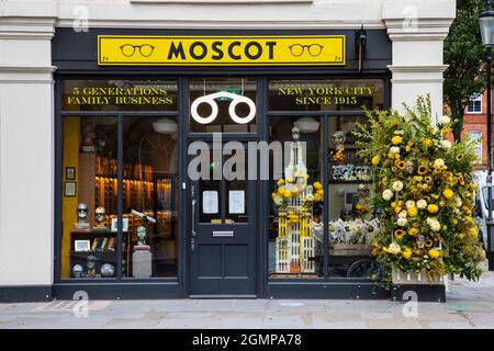 London, 20. September 2021: Die Straßen von Chelsea werden für den anuual Chelsea in Bloom Wettbewerb mit Blumenmotiven geschmückt. Stockfoto