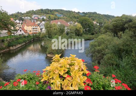 Der Fluss Kocher in Ernsbach, Hohenlohe, Baden-Württemberg, Deutschland, Europa Stockfoto