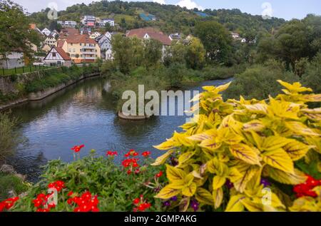 Der Fluss Kocher in Ernsbach, Hohenlohe, Baden-Württemberg, Deutschland, Europa Stockfoto