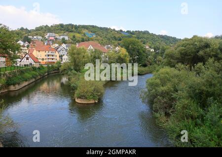 Der Fluss Kocher in Ernsbach, Hohenlohe, Baden-Württemberg, Deutschland, Europa Stockfoto