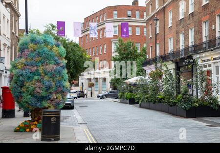 London, 20. September 2021: Die Straßen von Chelsea werden in Bloom mit Blumenmotiven für das jährliche Chelsea geschmückt Stockfoto