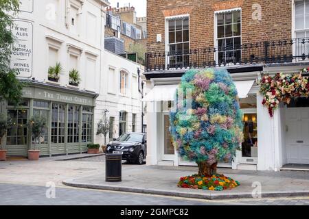 London, 20. September 2021: Die Straßen von Chelsea werden in Bloom mit Blumenmotiven für das jährliche Chelsea geschmückt Stockfoto