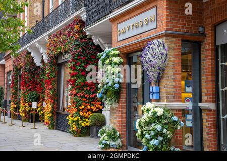 London, 20. September 2021: Die Straßen von Chelsea werden in Bloom mit Blumenmotiven für das jährliche Chelsea geschmückt Stockfoto