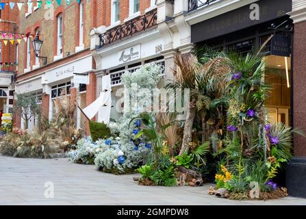 London, 20. September 2021: Die Straßen von Chelsea werden in Bloom mit Blumenmotiven für das jährliche Chelsea geschmückt Stockfoto