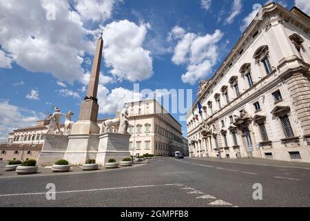 Italien, Rom, Piazza del Quirinale, Brunnen des Monte Cavallo, Palazzo del Quirinale und Palazzo della Consulta (Corte Costituzionale) Stockfoto