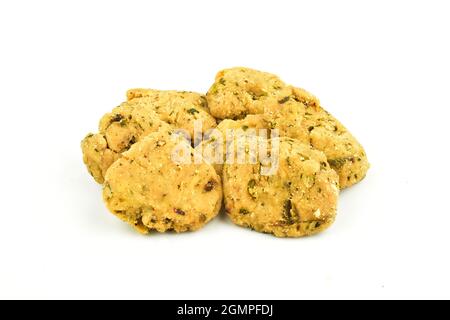 Methi mathi isoliert auf weißem Hintergrund, indischer und pakistanischer Snack Stockfoto