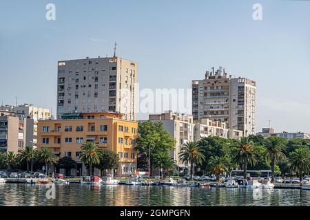 Böschung der Stadt Zadar am Morgen. Stockfoto