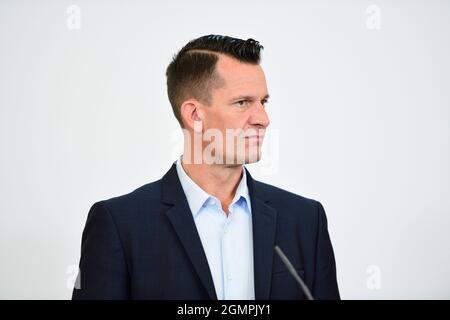 Wien, Österreich. 20. September 2021. Presseerklärungen mit Gesundheitsminister Wolfgang Mückstein (die Grünen) über Regelungen im Wintertourismus. Stockfoto