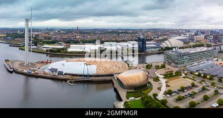 Glasgow, Schottland, Großbritannien. September 2021. Luftaufnahmen des Standorts der internationalen Klimakonferenz COP26 und des Gipfels, die im November 2021 in Glasgow stattfinden wird. Der Standort liegt am Fluss Clyde am Scottish Event Campus und es werden große temporäre Strukturen errichtet, in denen Zehntausende von Delegierten, Staatsoberhäuptern und Journalisten untergebracht sind, die an der zweiwöchigen Veranstaltung teilnehmen werden. Iain Masterton/Alamy Live News. Stockfoto