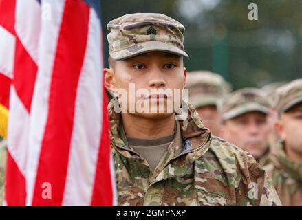 REGION LVIV, UKRAINE - 20. SEPTEMBER 2021 - Ein Soldat wird während der ukrainisch-amerikanischen Militärübungen RAPID TRIDENT - 2021 auf dem Gelände des Internationalen Zentrums für Friedenssicherung und Sicherheit der Nationalen Akademie der Landstreitkräfte, benannt nach Hetman Petro Sahaidachnyi, Region Lviv, Westukraine, gesehen Quelle: Ukrinform/Alamy Live News Stockfoto