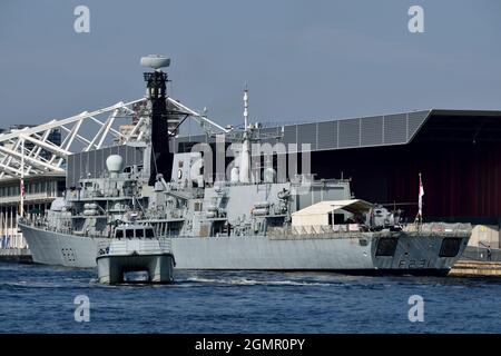 Die Royal Navy vermesste das Schiff HMS ELSTER bei einer Demonstration im Royal Victoria Dock in London im Rahmen der DSEI 2021-Veranstaltung Stockfoto