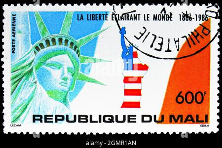 MOSKAU, RUSSLAND - 31. JULI 2021: Die in Mali gedruckte Briefmarke zeigt die Freiheitsstatue, New York, um 1986 Stockfoto