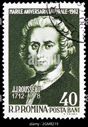 MOSKAU, RUSSLAND - 31. JULI 2021: Briefmarke gedruckt in Rumänien zeigt Jean-Jacques Rousseau (1712-1778), Kulturjubiläen Serie, um 1962 Stockfoto
