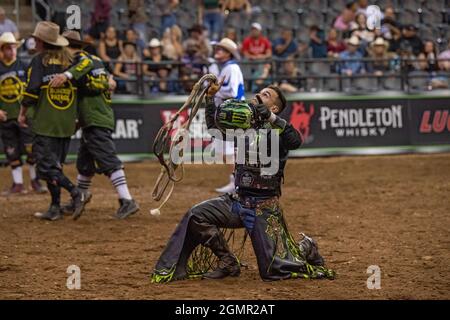 Newark, Usa. September 2021. Jose Vitor Leme beim Professional Bull Riders 2021 gesehen Entfesseln Sie das Beast Event im Prudential Center in Newark. (Foto von Ron Adar/SOPA Images/Sipa USA) Quelle: SIPA USA/Alamy Live News Stockfoto