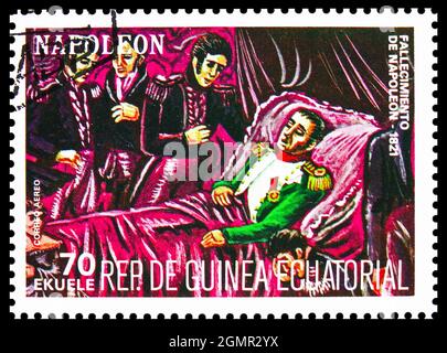 MOSKAU, RUSSLAND - 31. JULI 2021: Die in Äquatorialguinea gedruckte Briefmarke zeigt den Tod Napoleons, Serie Napoleon, um 1977 Stockfoto