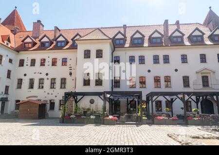 Bytow, Polen - 31. Mai 2021: Innenhof des Schlosses der gotischen deutschen Burg in Bytow, Polen. Stockfoto