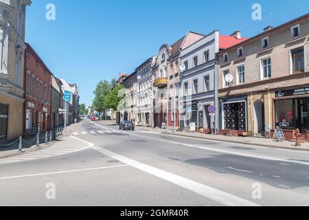 Bytow, Polen - 31. Mai 2021: Straße im Stadtzentrum von Bytow. Stockfoto