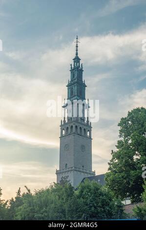 Turm des Jasna Gora-Heiligtums in Tschenstochau, Polen. Sehr wichtiger und populärster Wallfahrtsort in Polen. Stockfoto