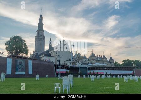 Czestochowa, Polen - 6. Juni 2021: Sonnenuntergang am Kloster Jasna Gora. Stockfoto