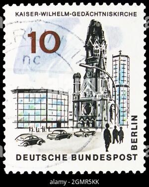 MOSKAU, RUSSLAND - 31. JULI 2021: Die in Deutschland gedruckte Briefmarke zeigt die Kaiser-Wilhelm-Gedächtniskirche, die Neue Berlin-Serie, um 1965 Stockfoto
